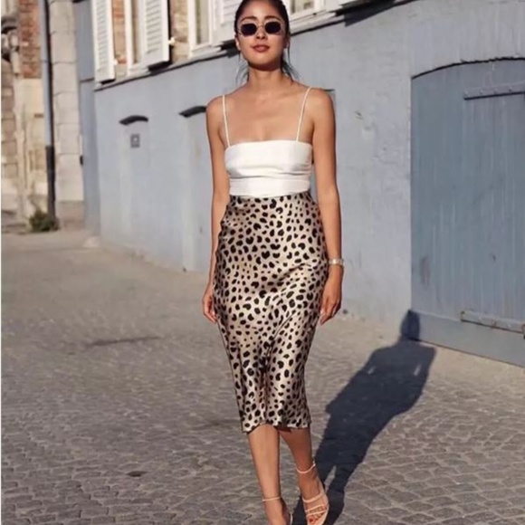 Sexy Satin Leopard Print Midi Skirt NEW!! - Picture 4 of 5